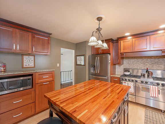 3rd image of 118 Cherrywood Dr