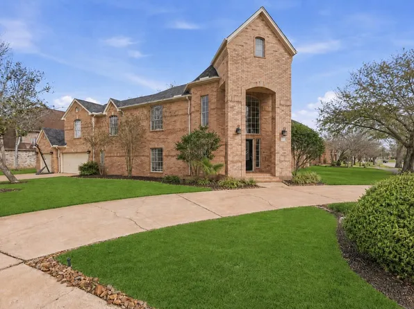 1711 Forestlake Dr, Sugar Land, TX 77479