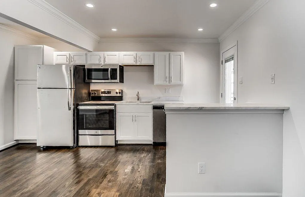 4302 McKinney Ave — Photo 3
