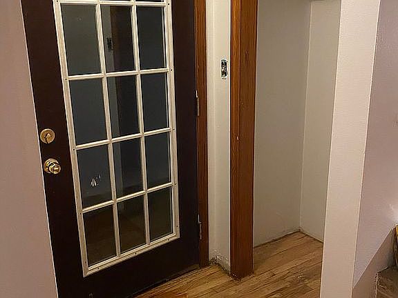 4th image of 100 Harvey St