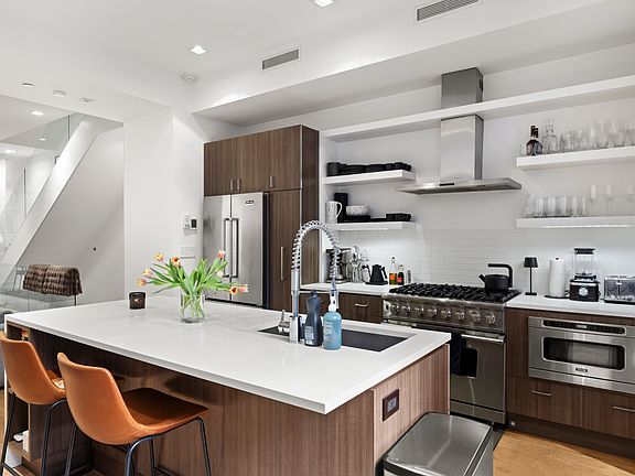 4th image of 134 Manhattan Ave #Townhouse S