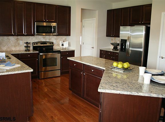 3rd image of 1 Venezia Ave