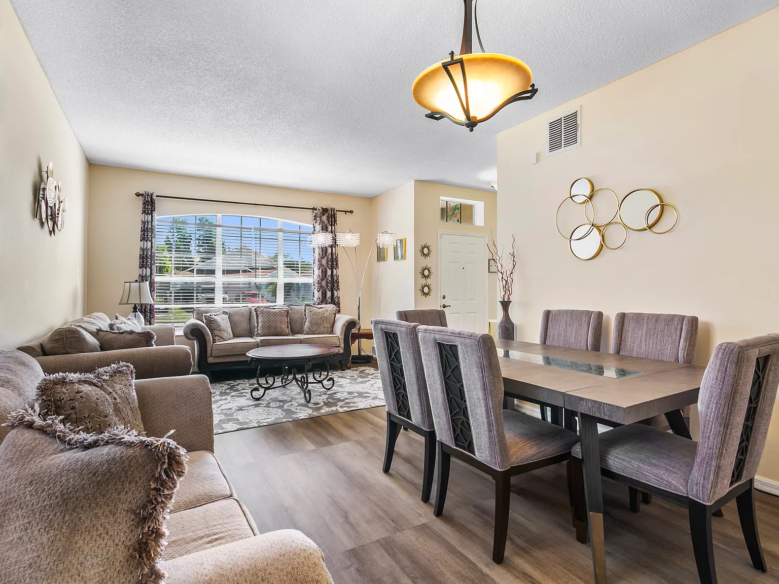 4 bed, 2.5 bath, 2137 sqft, $2,700 — Photo 4