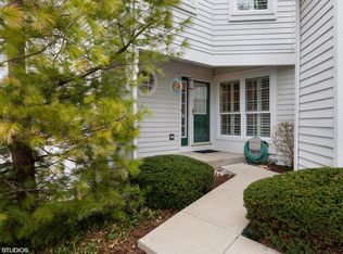433 Edgewater Ln, Wauconda, IL 60084