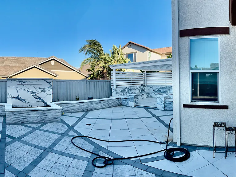 1560 S Hart Dr — Photo 1