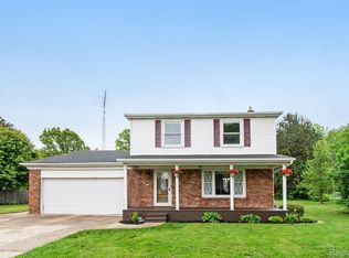 8425 Rondale Dr, Grand Blanc, MI 48439