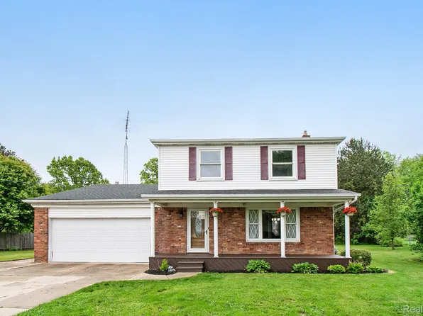 8425 Rondale Dr, Grand Blanc, MI 48439