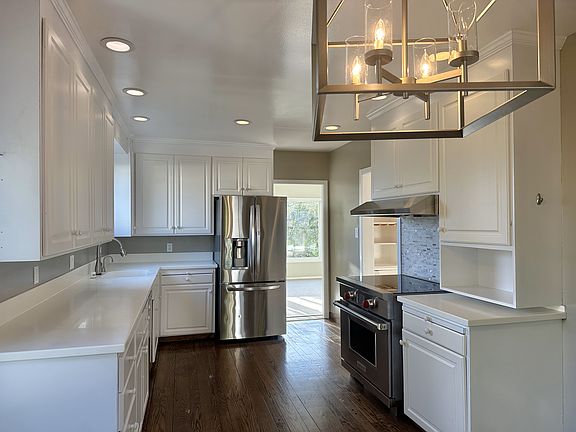 3rd image of 315 Sonora Dr