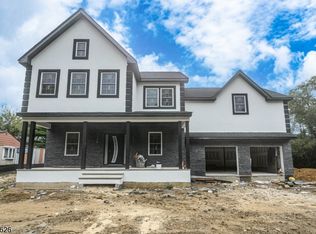 88 Wood Ave, Manalapan, NJ 07726