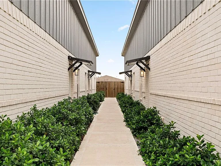 1511 Playa Dr #2 — Photo 3