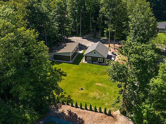 4th image of 3829 Central Park Dr