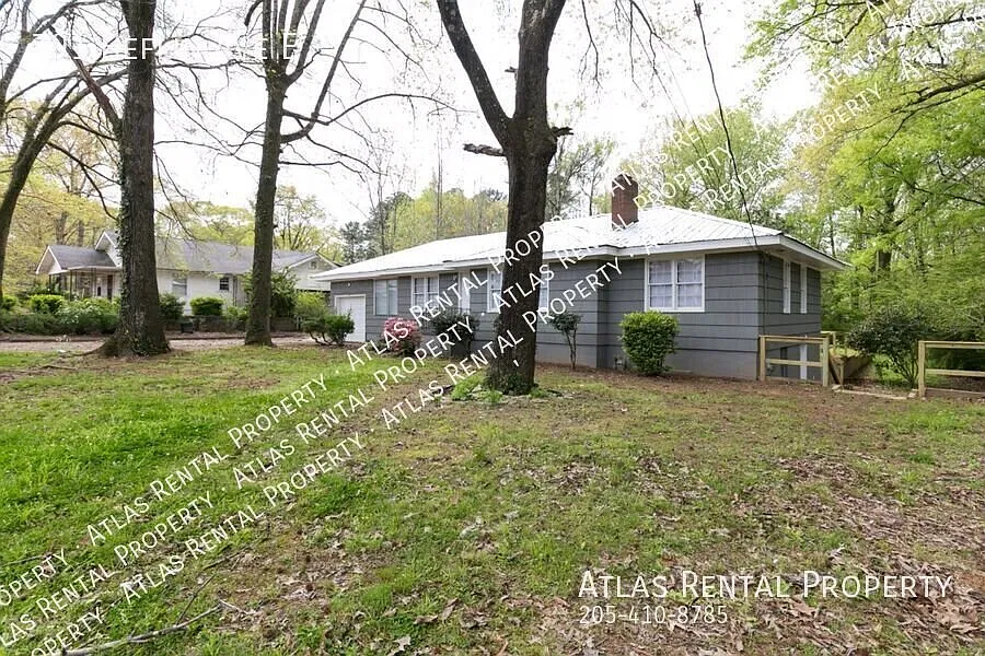 Move-In Ready 3BR Home with Granite Counters & 1-Car Garage! — Photo 3