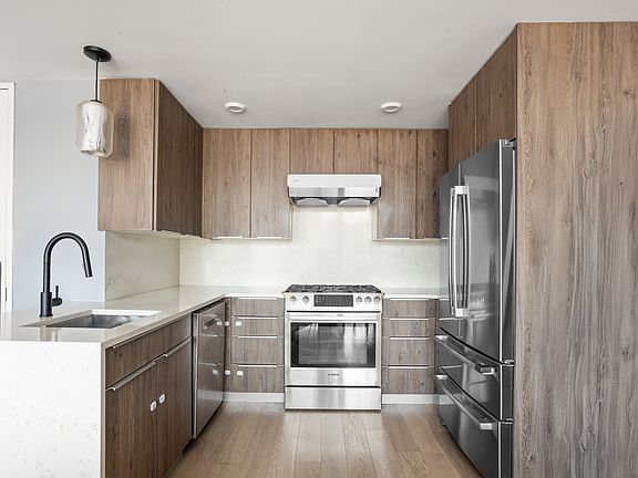 3rd image of 46-20 11th St Unit 6G