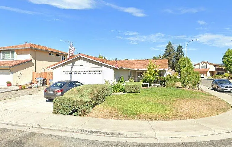 1745 Cheney Dr — Photo 2