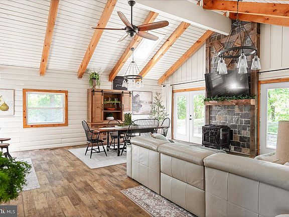 3rd image of 171 Amberwood Ln