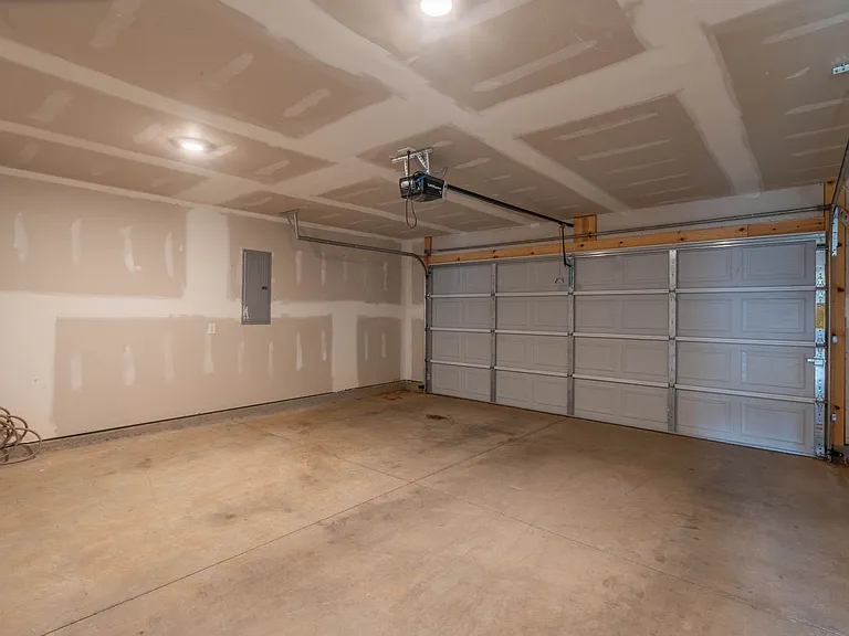 2915 Southbridge Rd — Photo 3