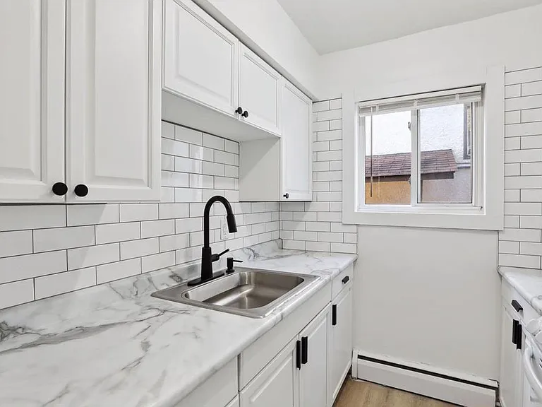 2700 Garfield Ave S #101 — Photo 7