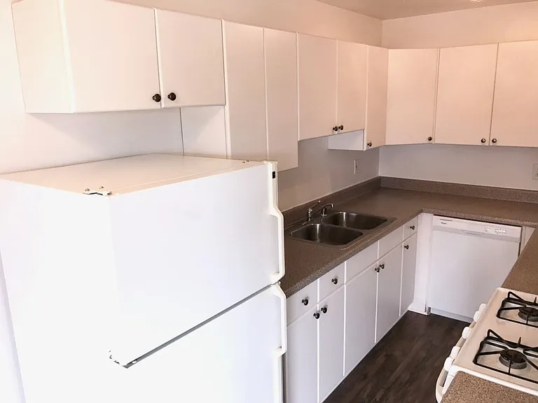 3144 Grape St — Photo 2