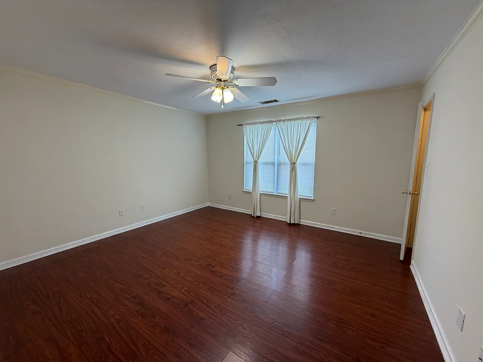 3 bed, 1500 sqft, $1,440 — Photo 4