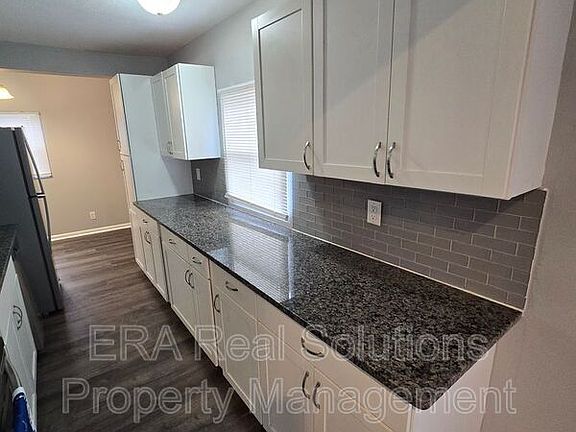 5th image of 3077 Brownlee Ave