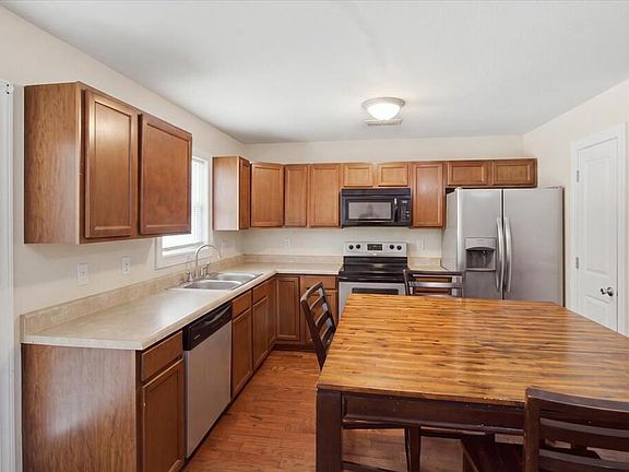 5th image of 1306 Young St