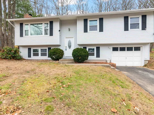 19 Jackson Heights, Essex, VT 05452