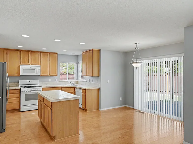 305 Casting St SE — Photo 17