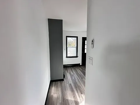 911 Broadway Ave — Photo 18