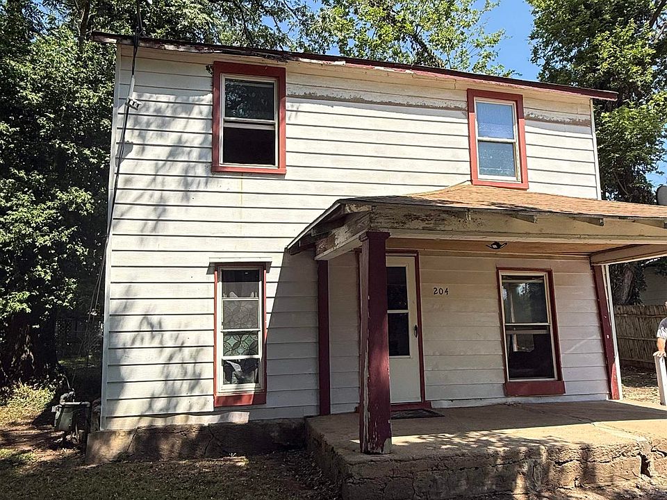 1st image of 204 N Iowa St