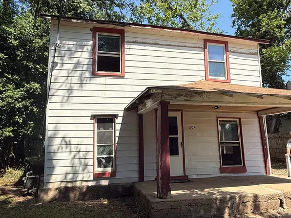 204 N Iowa St, Winfield, KS 67156