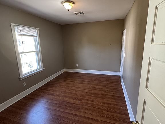 2nd image of 9 Farmington Ave