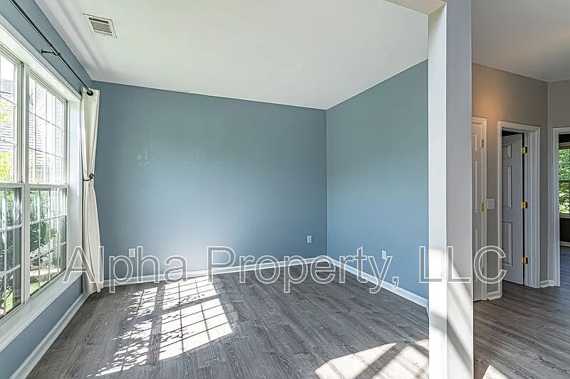 4 bed, 2.5 bath, 2617 sqft, $2,700 — Photo 4
