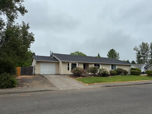 930 Meadow Dr, Molalla, OR 97038