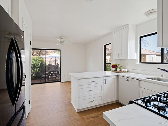 4th image of 932 W Spain Street