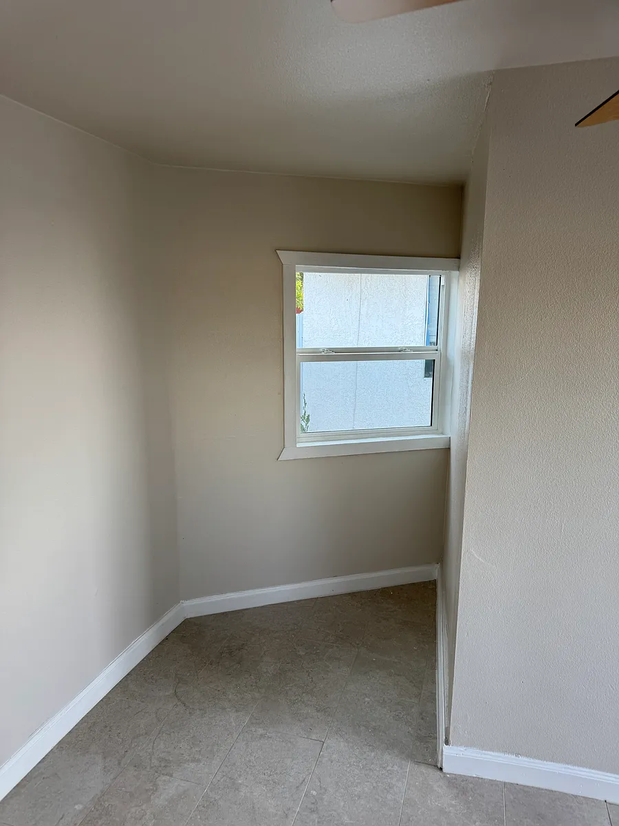 Building Photo - Banyon Tree Ln