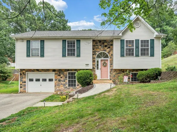 253 Dawnridge Dr, Vinton, VA 24179