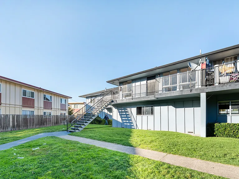 3077 Los Prados St #209 — Photo 37