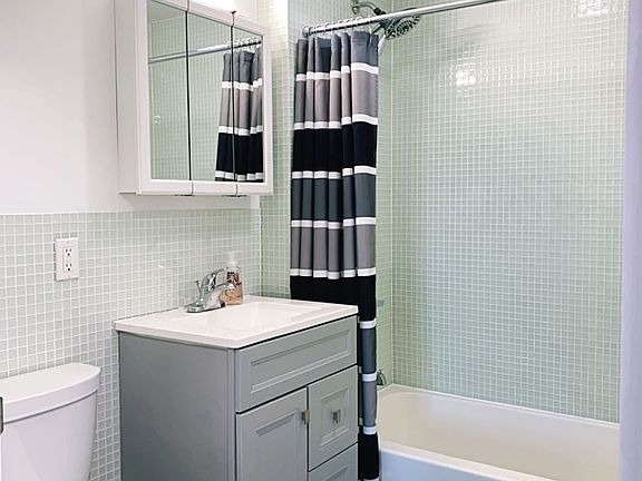 2nd image of 6070 Woodhaven Blvd APT 4A