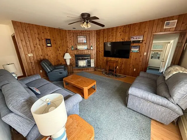 4 bed, 3.0 bath, $4,000 — Photo 3
