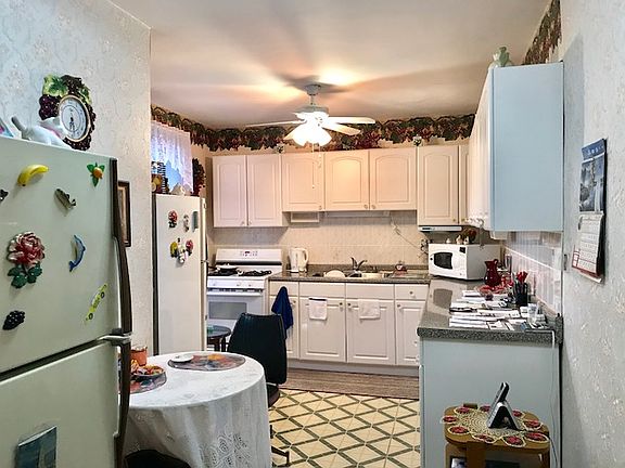 2nd image of 8385 Woodhaven Blvd APT 6G