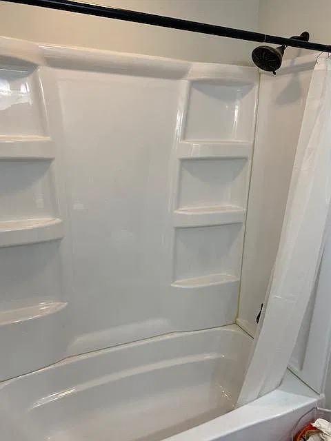 3 bed, 1200 sqft, $2,400 — Photo 2