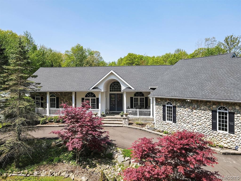 10333 Gibbs Rd, Clarkston, MI 48348 Zillow