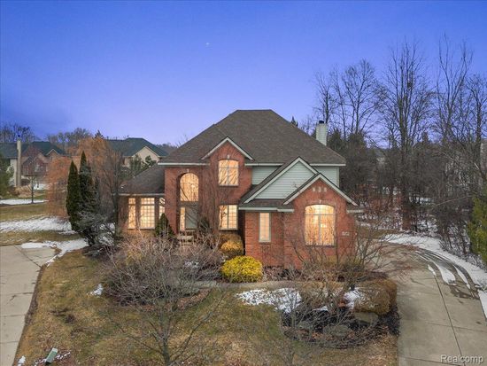 7108 Branford Ct, West Bloomfield, MI 48322