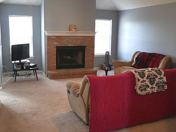 3rd image of 370 Southwind Dr