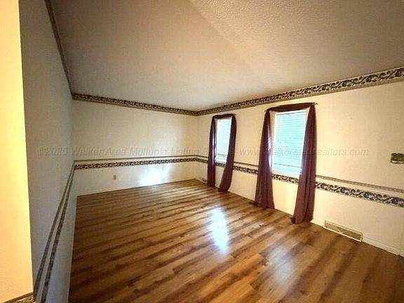 2nd image of 243 Humbers St