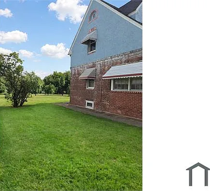 4 bed, 1315 sqft, $3,200 — Photo 2