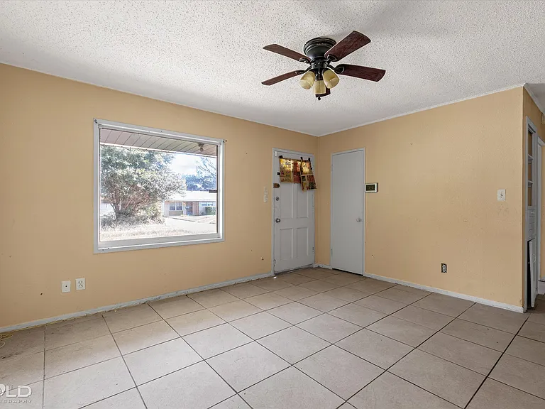 3051 Amherst St — Photo 8