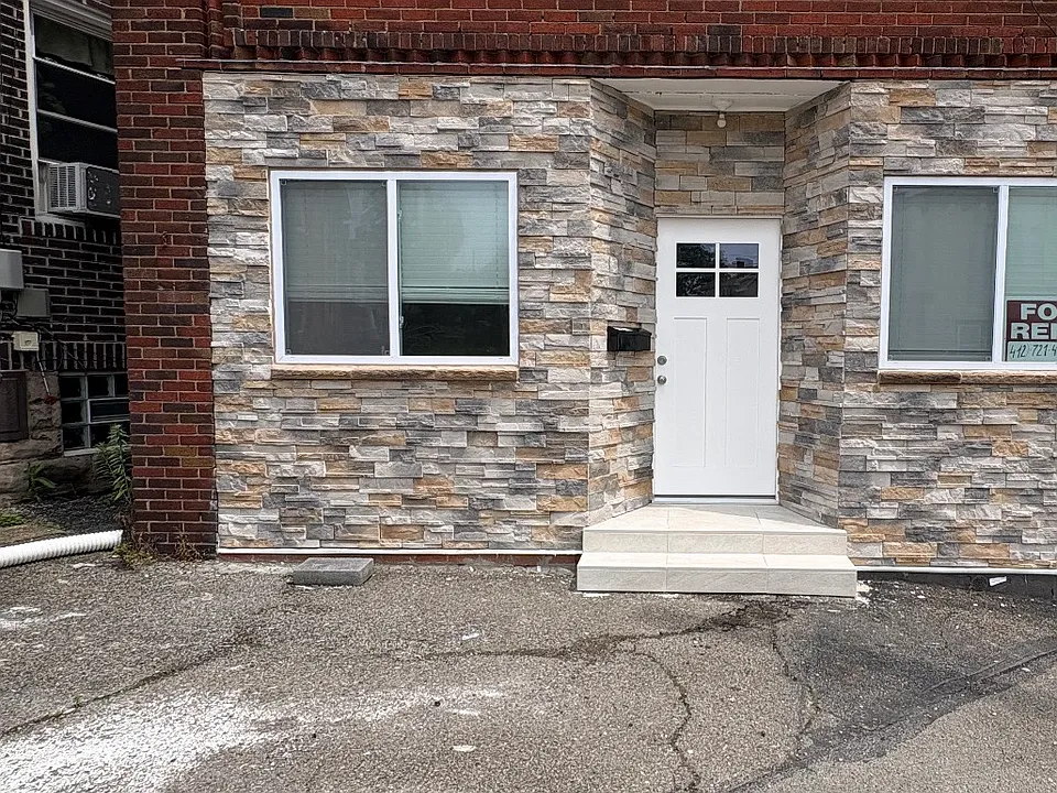 900 Forest Ave