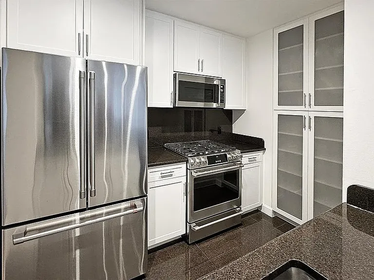 320 W 38th St #2324 — Photo 3
