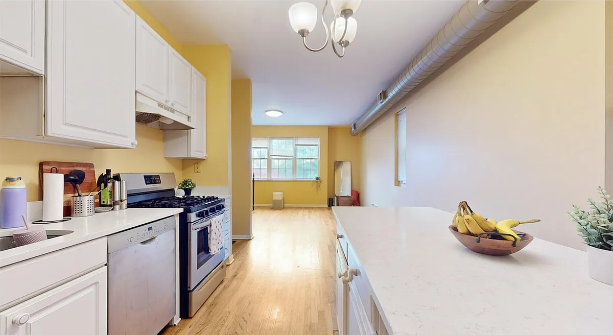 Building Photo - 1340 N Dean St #1